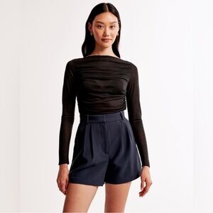 NWT Abercrombie Sloan Tailored Short in Navy. Curve love